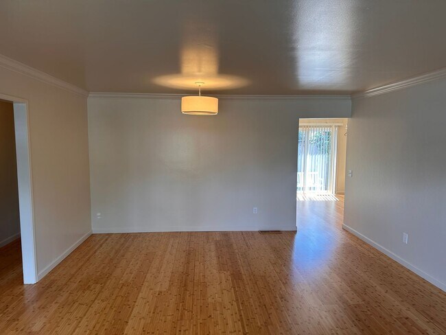 Building Photo - Beautiful Pacific Grove Home