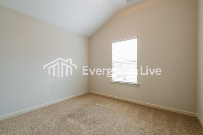 Building Photo - 138 High Point Way