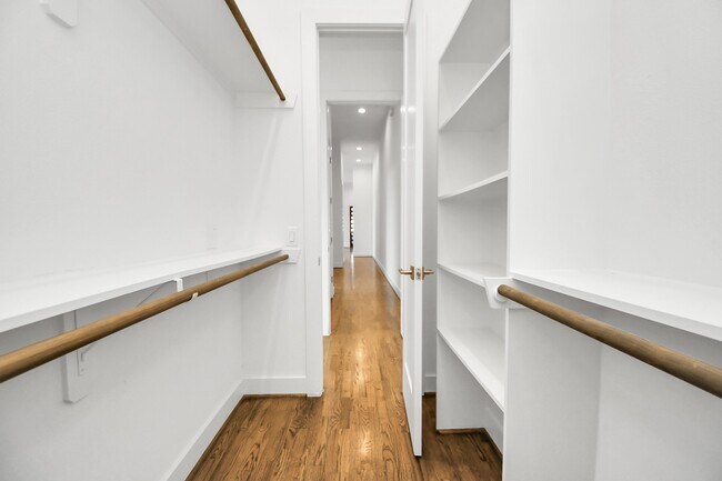 Building Photo - 732 W 22nd St