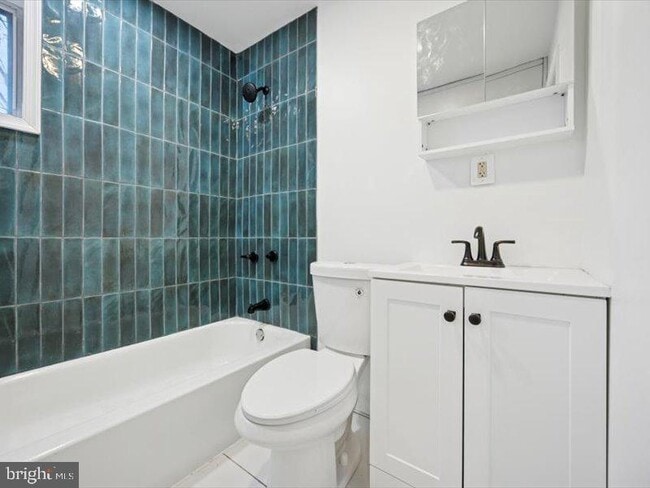 Building Photo - 2253 N Delhi St