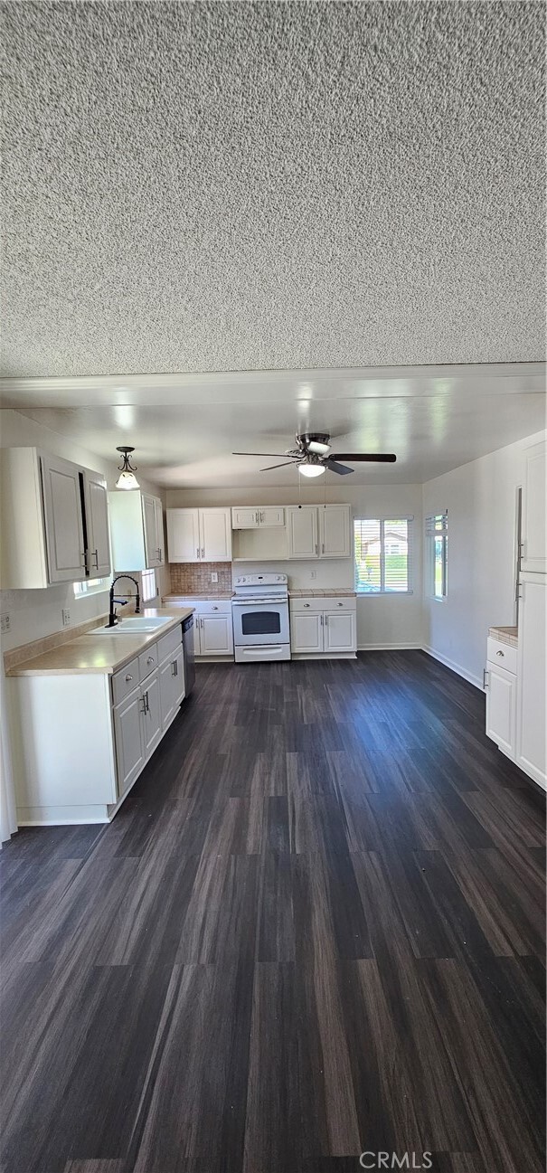 Building Photo - 22743 Miriam Way