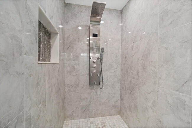 Building Photo - 940 Butia St