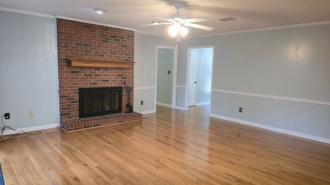 Building Photo - 4 Bedroom