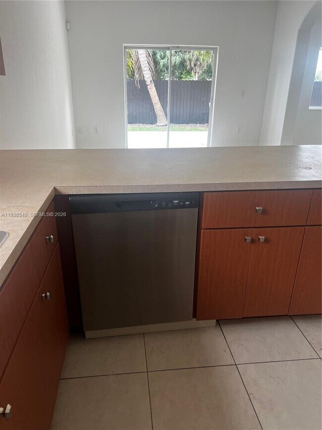 Building Photo - 1304 SE 7th Ct