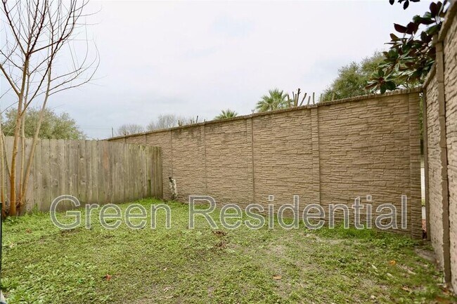 Building Photo - 114 Heights Blvd