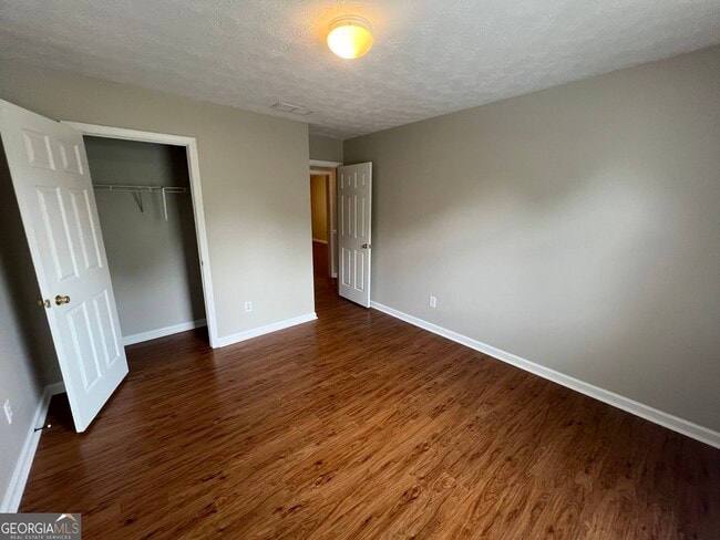 Building Photo - 3770 Oak Park Dr