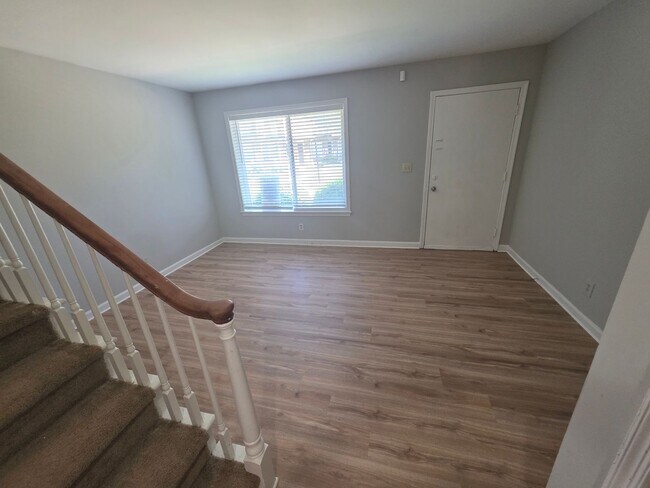 Building Photo - 1453 Brookwood Dr