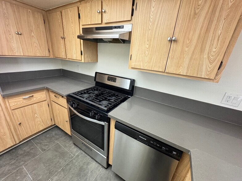 Building Photo - 4633 Vermont Pl