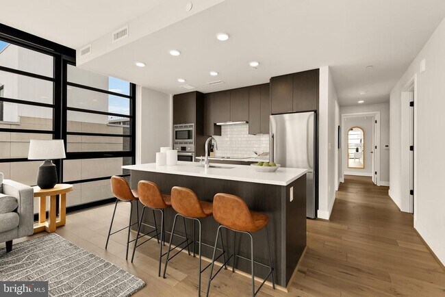 Building Photo - 1300 4th St SE