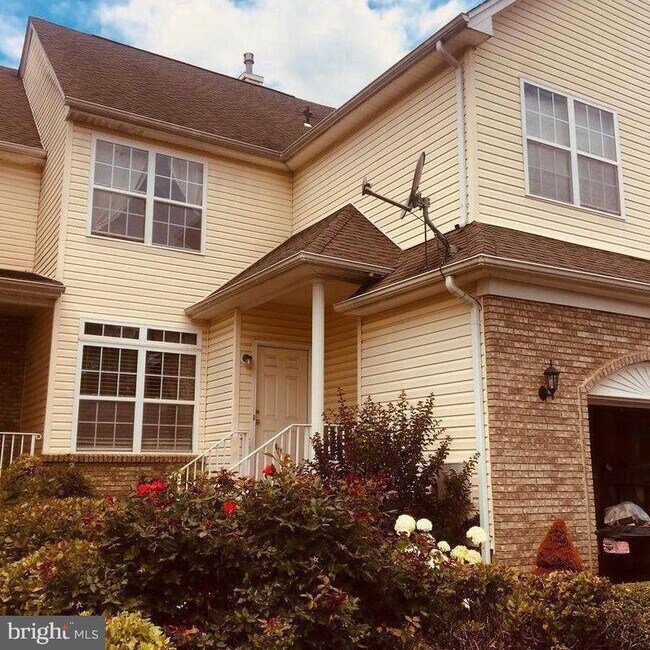 Building Photo - 7 Shelley Cir