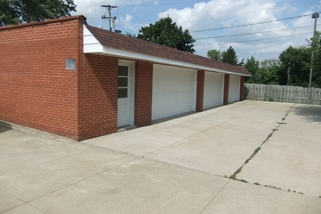 Building Photo - 6403 Kingsdale Blvd