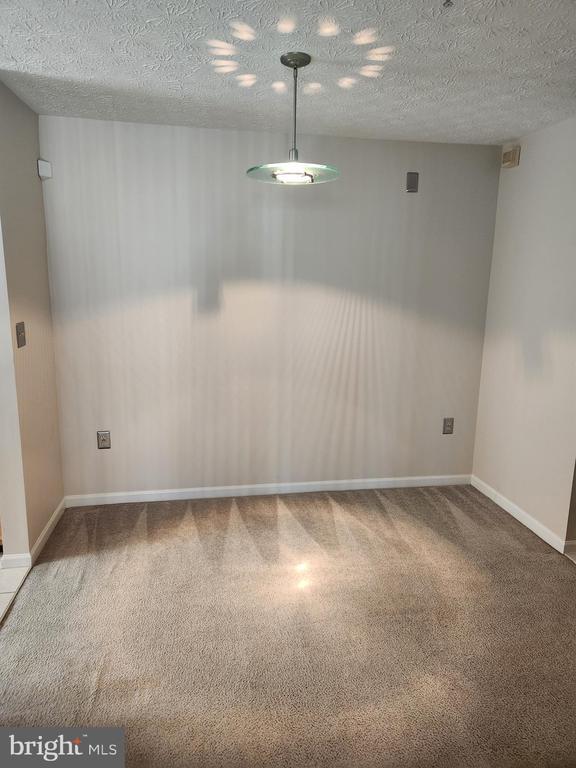 Building Photo - 8941 Town Center Cir