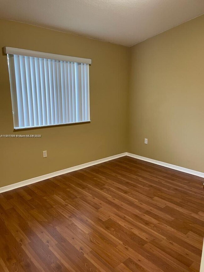 Building Photo - 2920 SE 13th Rd