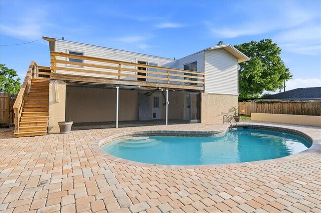 Building Photo - 515 46th St W