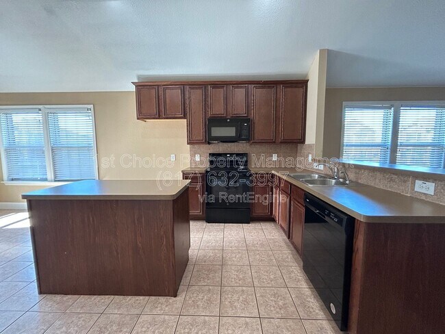 Building Photo - 5865 Fir Tree Ln