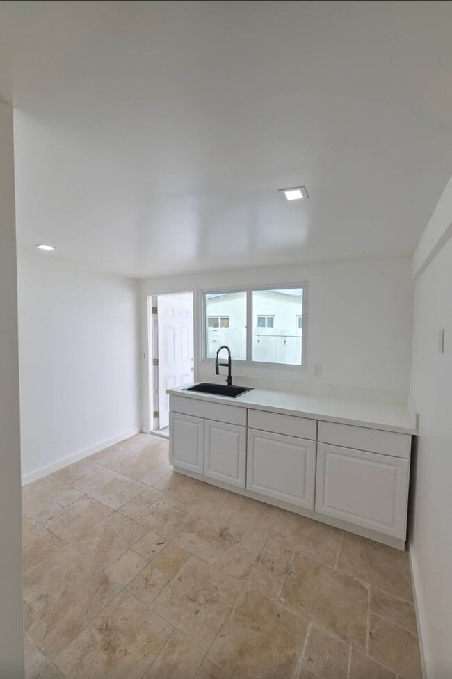 Building Photo - 9330 SW 24th St