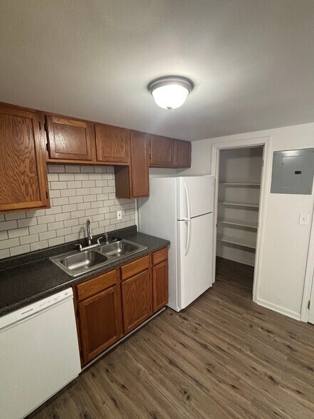 Kitchen pantry - 11425 Alanridge Ln