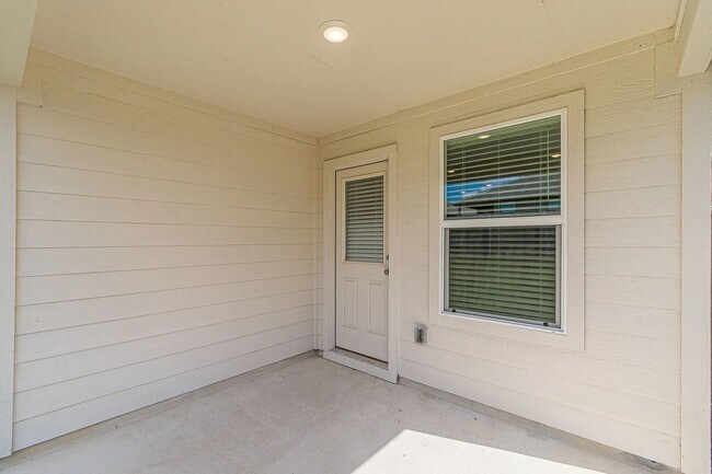 Building Photo - 833 Bahia Pl