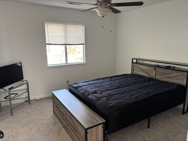 Building Photo - 2 BEDROOM 2 BATH ON 2ND FLOOR AT MYRTLE GREENS