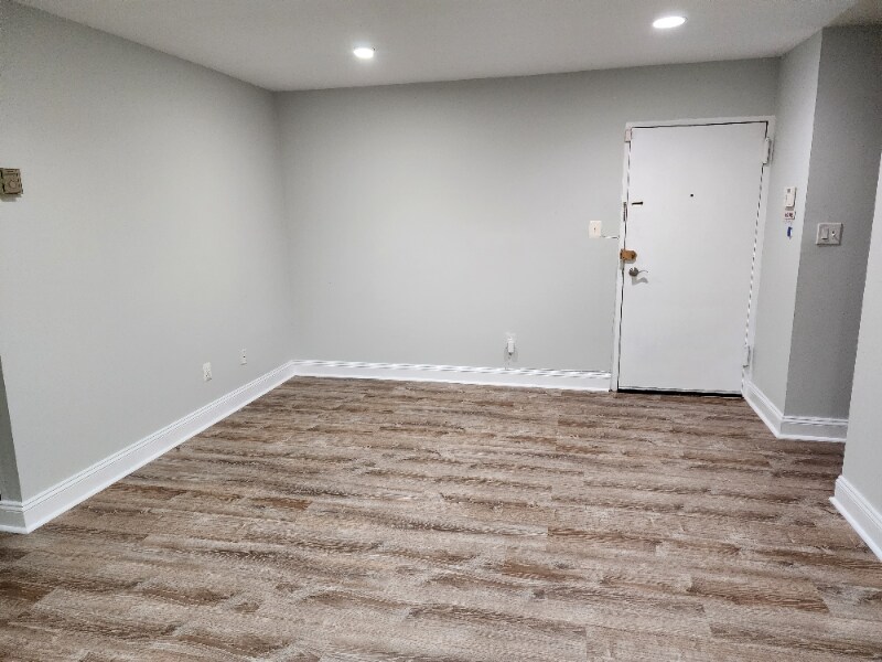 Building Photo - 1005 Chillum Rd