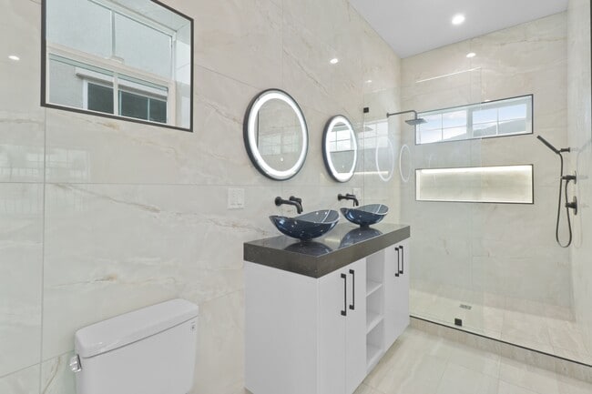 Building Photo - 3511 Pear Ct