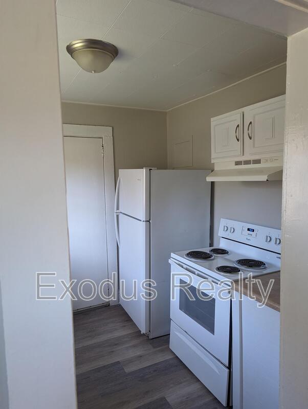 Building Photo - 507 Midland Ave