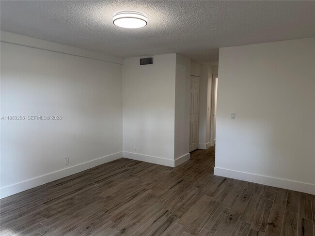 Building Photo - 2700 Coral Springs Dr