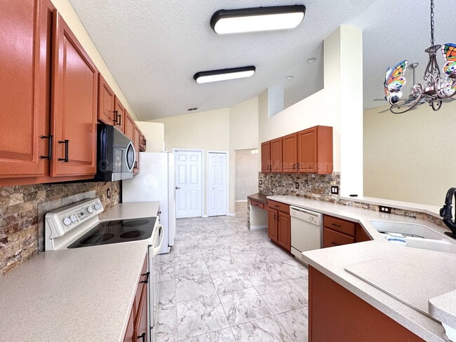Building Photo - 140 Moss Ln