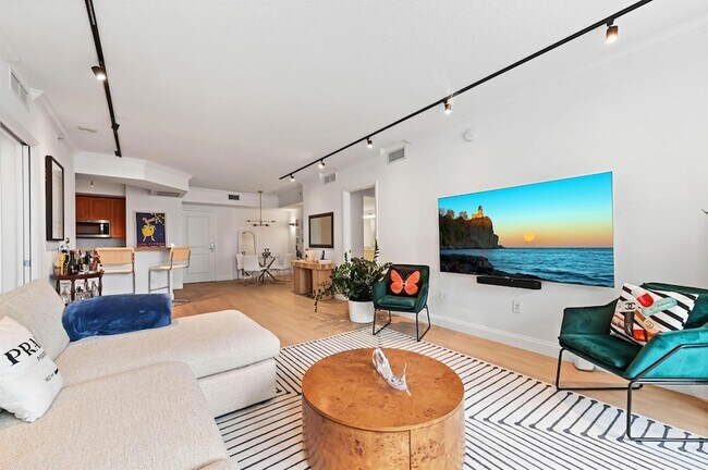 Building Photo - 350 SE 2nd St