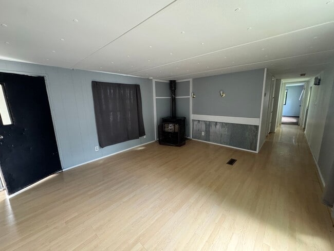 Building Photo - Cozy Spot Awaits in Columbus, Montana!