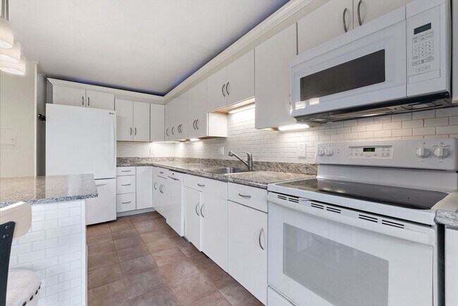 Building Photo - 5 St Anthonys Ln