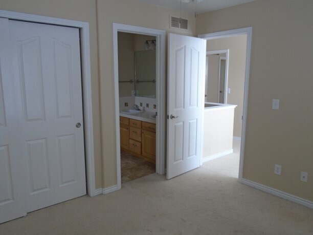 Building Photo - 3548 Maple Cir