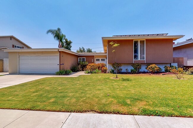 Primary Photo - Large Family home - 4 Bedroom / 3 Bath