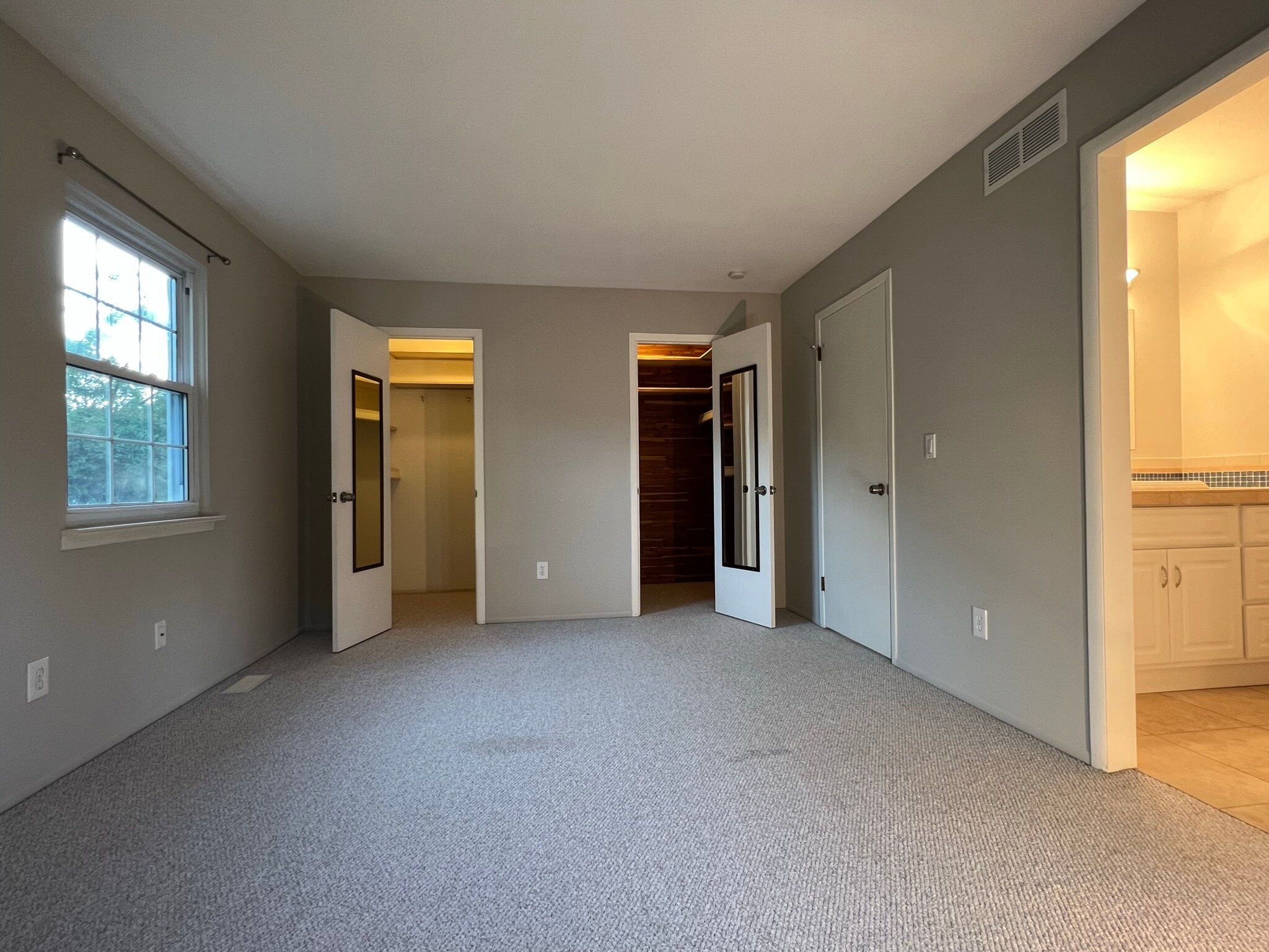 Building Photo - 3306 Alpine Dr