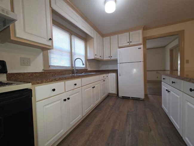 Building Photo - 311 Moyton Ave