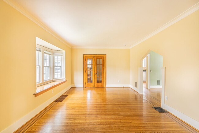 Building Photo - 54 Seminole Way