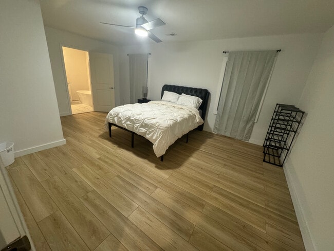 Building Photo - Room in House on Peeples St SW