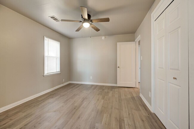 Building Photo - Newly remodeled Duplex in Midwest City
