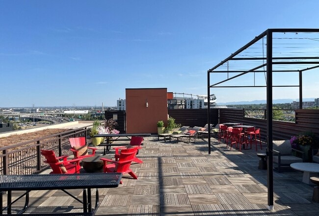 Building Photo - 1 Bedroom Apartment Available In The Heart Of Jefferson Park!