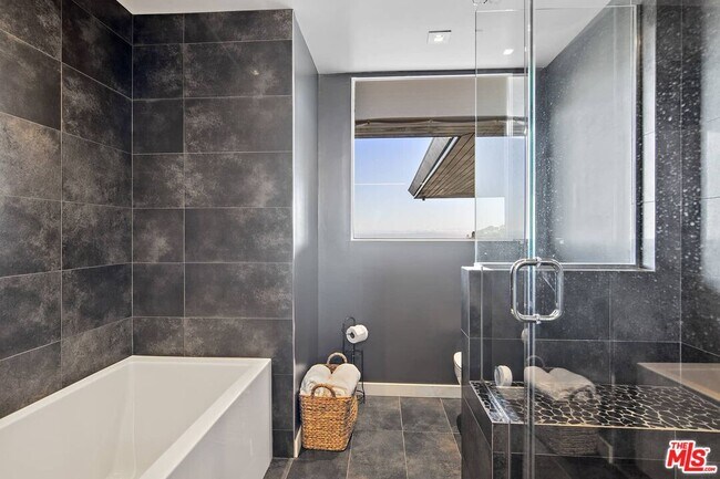Building Photo - 6112 Via Subida