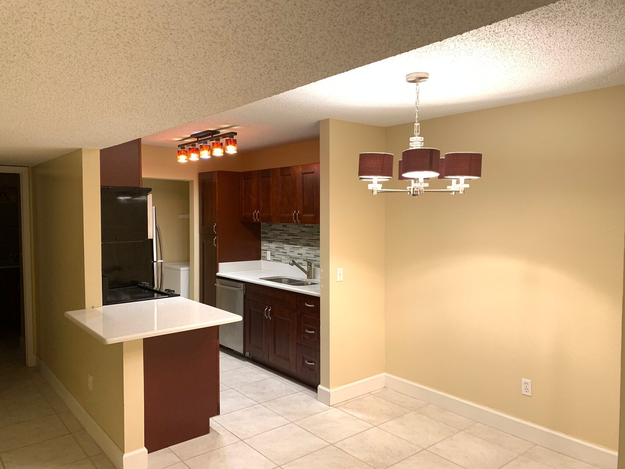 Building Photo - 455 Alt 19