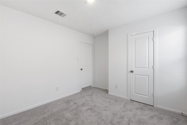 Building Photo - 2631 Lantana Spring Rd