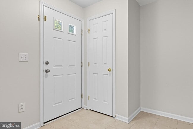 Building Photo - 43742 Tolamac Dr