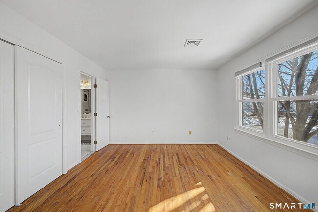 Building Photo - 7 Dean St