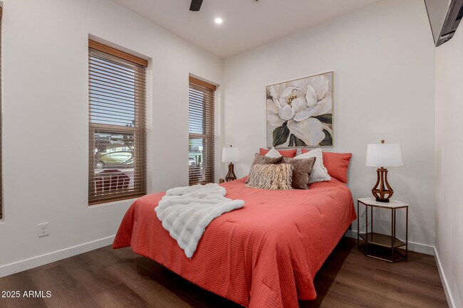 Building Photo - 12005 N Panorama Dr