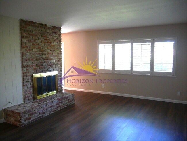 Building Photo - Remodeled 3 Bed 2 Bath 1,215 Sq Ft Citrus Heights Home