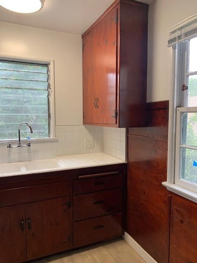 Interior Photo - 11923-27 Venice Blvd