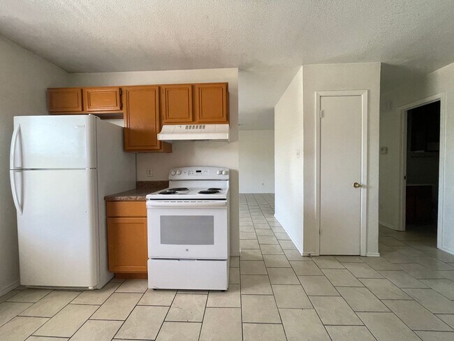 Building Photo - 1705 Cedarhill Dr