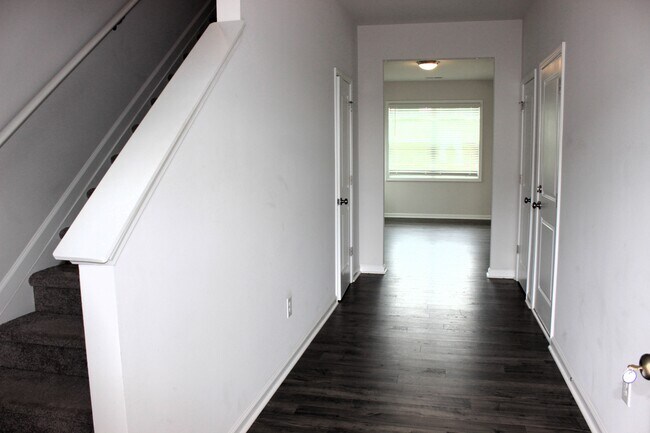 Building Photo - 15 Apricot Ln