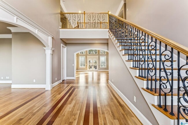 Building Photo - 2005 Lake Heather Dr